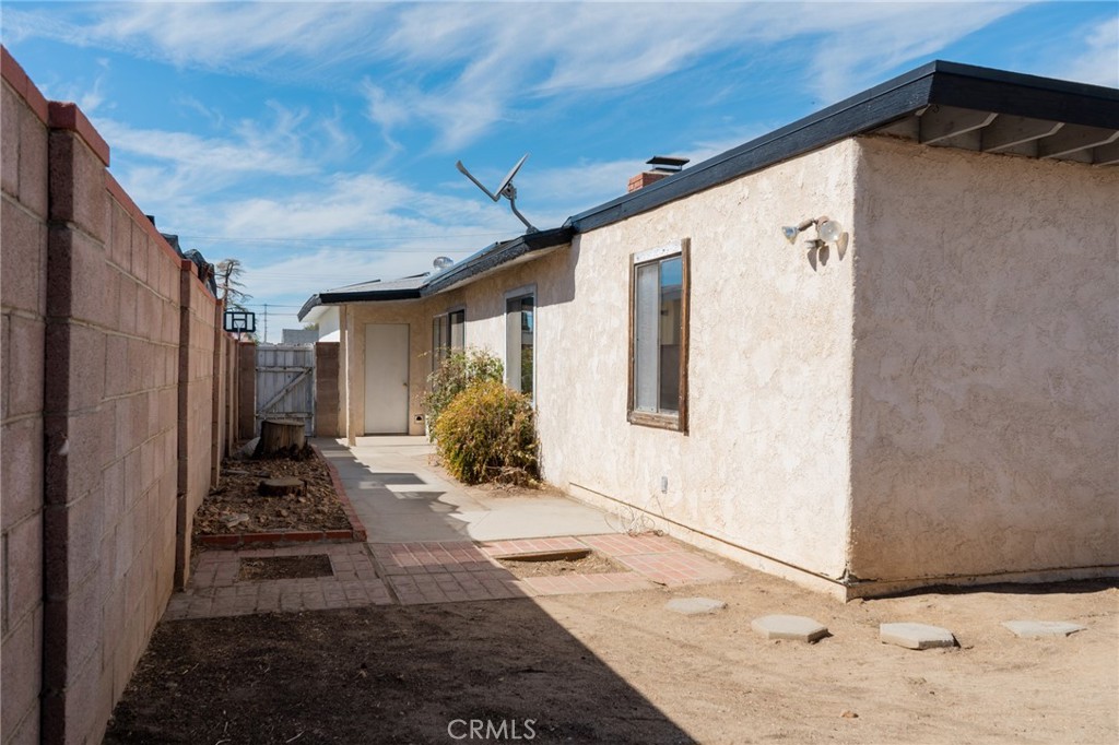 Residential for sale at 43714 Heaton, Lancaster CA featuring 3 beds and 2 baths