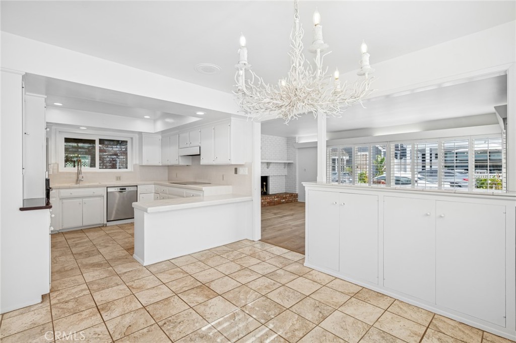 Residential Lease for rent at 121 Onyx Avenue, Newport Beach CA featuring 3 beds and 3 baths