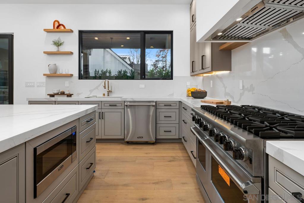 Residential for sale at 806 Hygeia, Encinitas CA featuring 5 beds and 5 baths