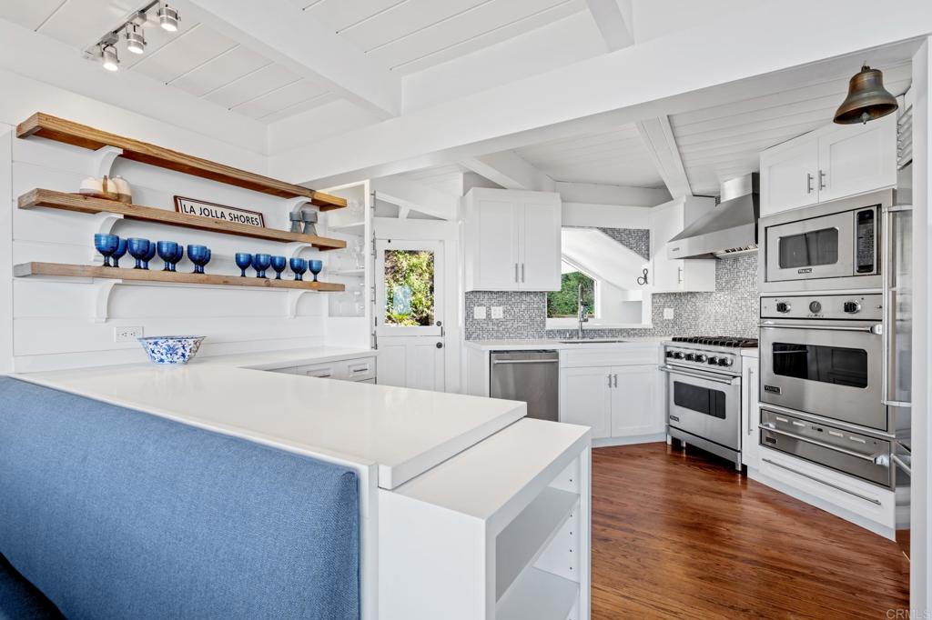 Active for sale at La Jolla, CA, La Jolla, CA CA and 5 baths