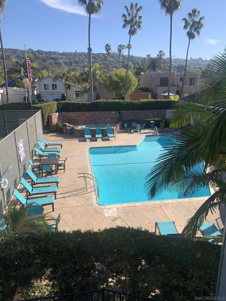 Residential Lease for rent at 8263 Camino Del Oro 477, La Jolla, San Diego County CA featuring 2 beds and 2 baths