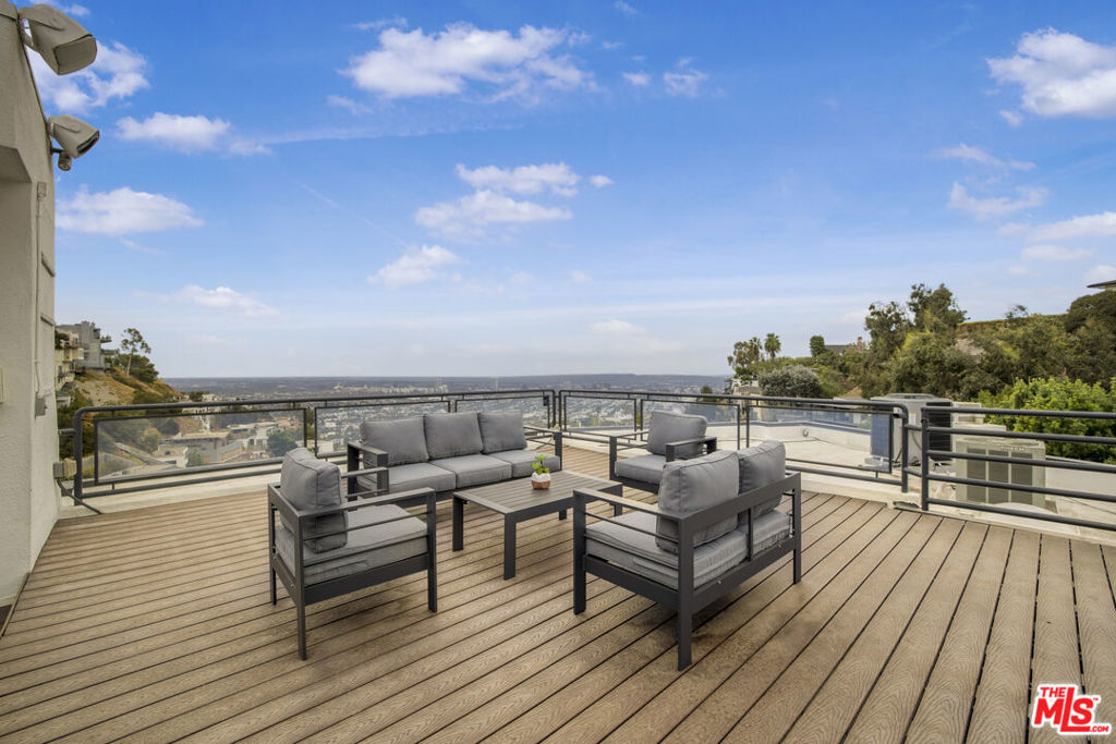 Residential Lease for rent at 8507 Franklin Ave, Los Angeles CA featuring 5 beds and 4 baths