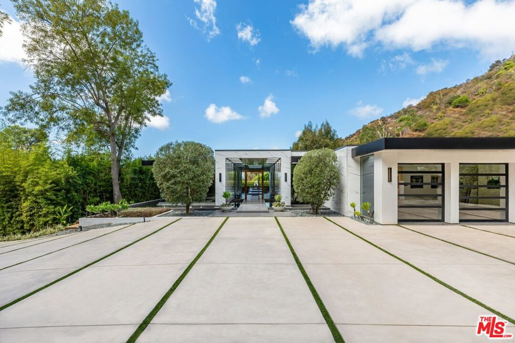 Residential Lease for rent at 2002 LOMA VISTA Drive, Beverly Hills CA featuring 5 beds and 9 baths