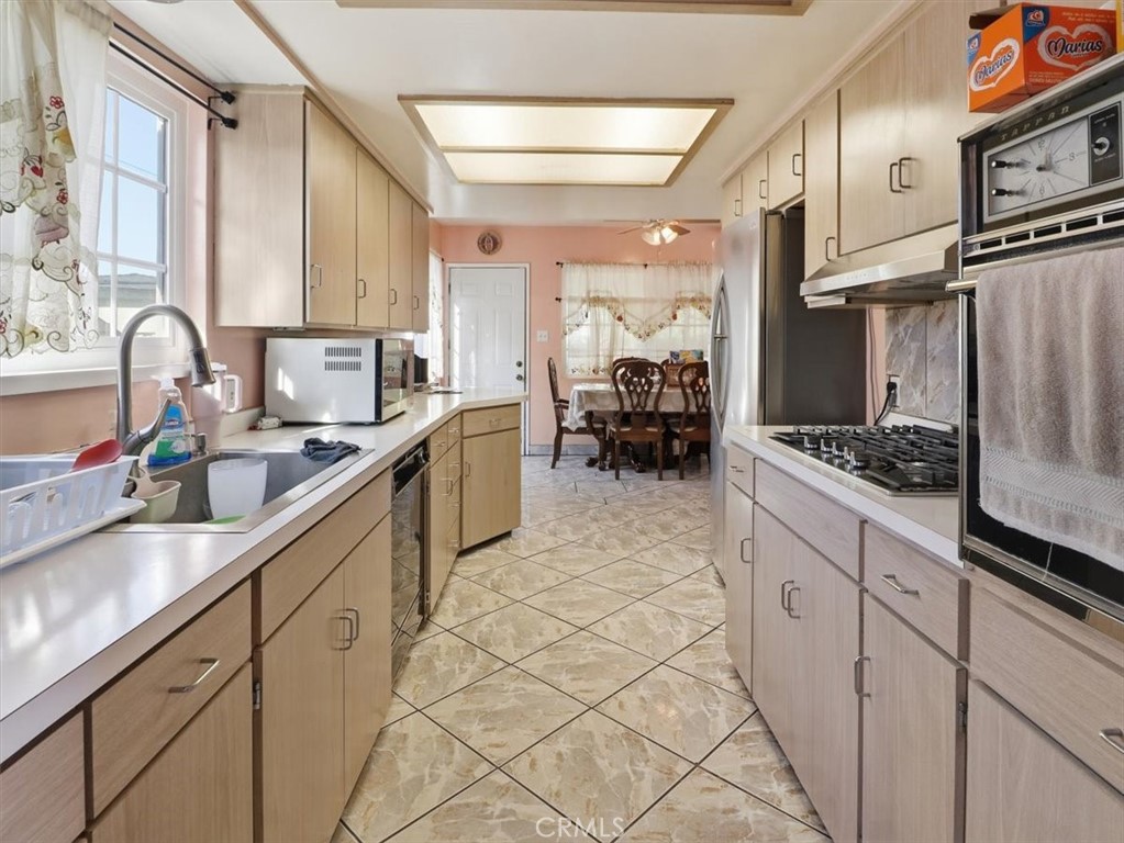 Residential for sale at 12071 Acacia, Garden Grove CA featuring 2 beds and 1 bath