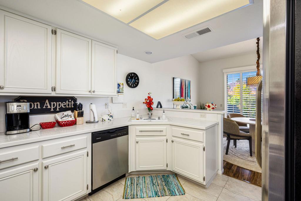 Residential Lease for rent at 55553 Winged Foot, La Quinta CA featuring 2 beds and 2 baths