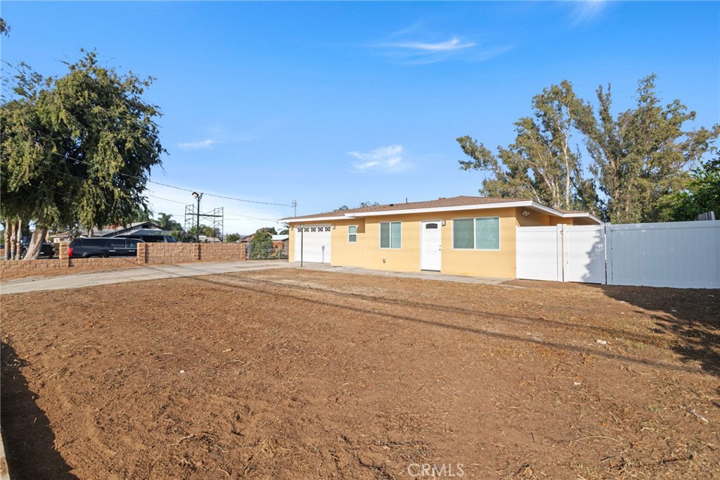 Residential Lease for rent at 9219 Colorado Avenue, Riverside CA featuring 3 beds and 2 baths