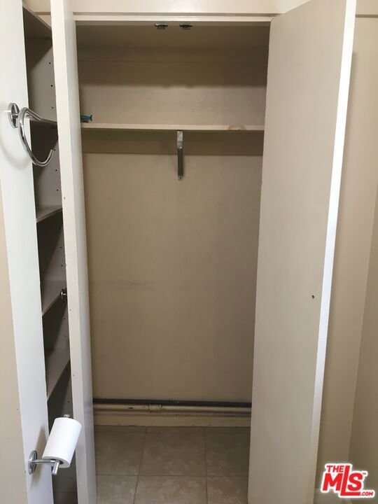 Residential Lease for rent at 1516 Talmadge Street, Los Angeles, Los Angeles County CA featuring 1 bed and 1 bath