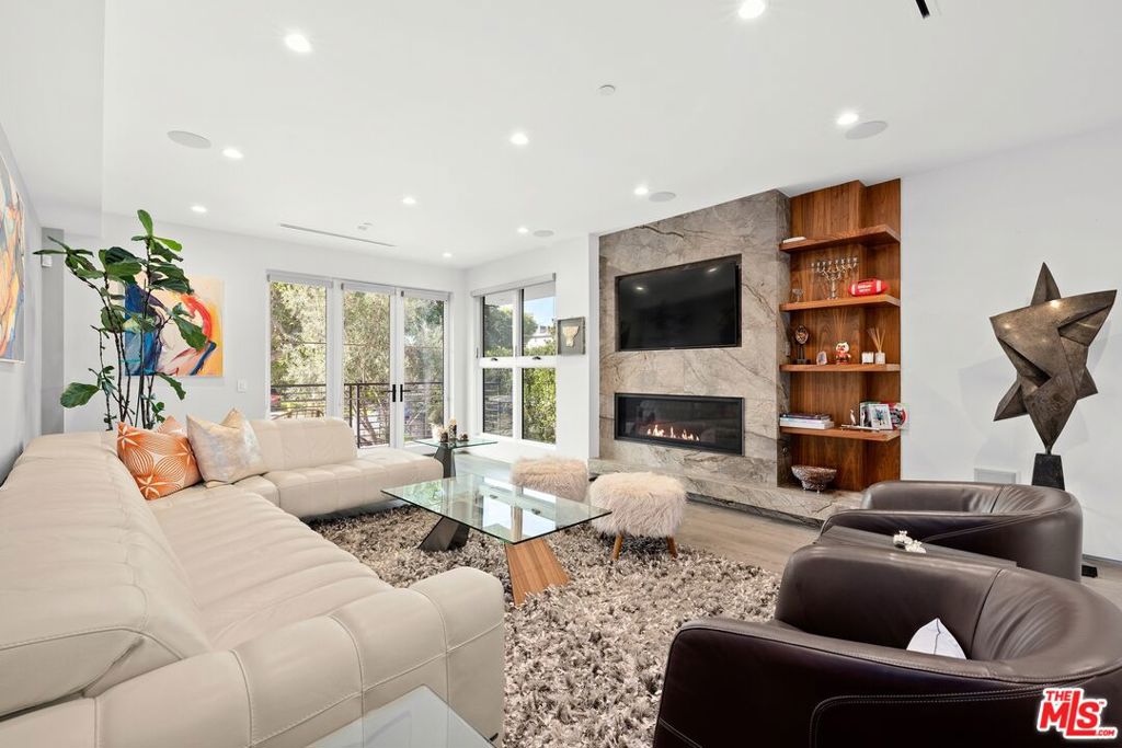 Residential Lease for rent at 1940 Kelton Avenue, Los Angeles, Los Angeles County CA featuring 5 beds and 7 baths