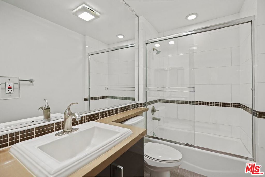 Residential Lease for rent at 1616 S Westgate Avenue 105, Los Angeles, Los Angeles County CA featuring 3 beds and 3 baths