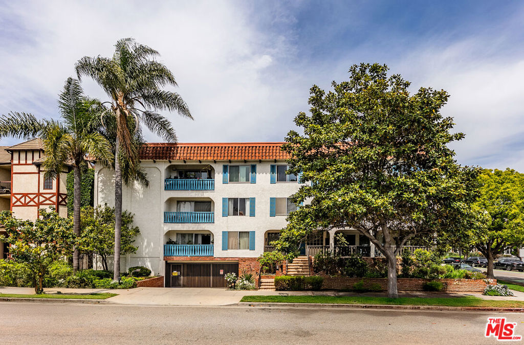 Residential for sale at 1255 10th Street 106, Santa Monica CA featuring 1 bed and 1 bath