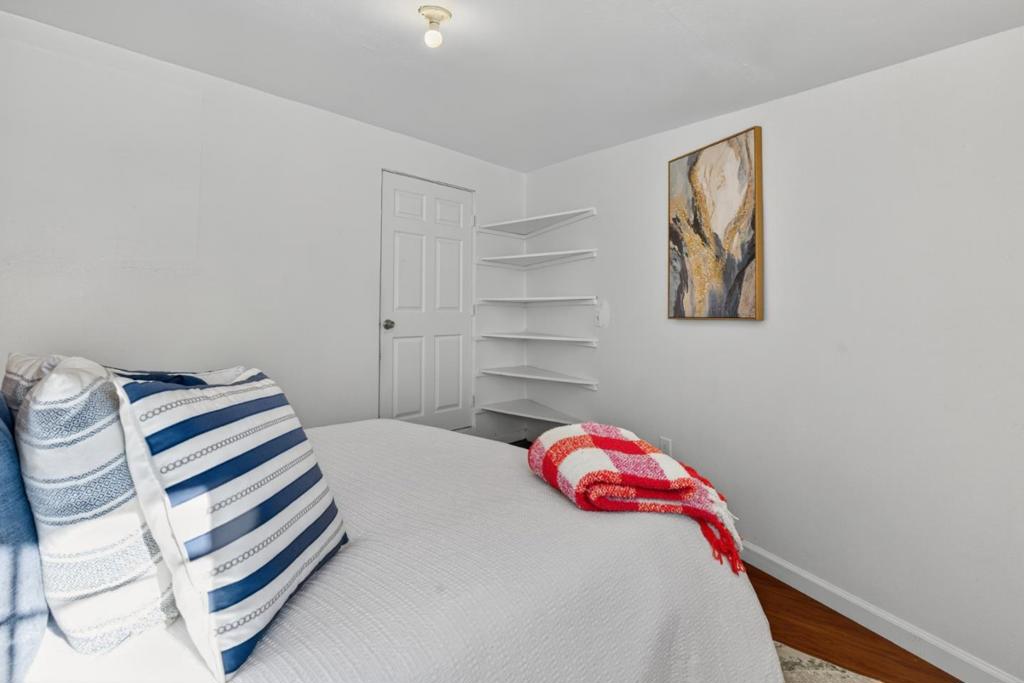 Residential for sale at 22133 Peralta, Hayward CA featuring 3 beds and 3 baths