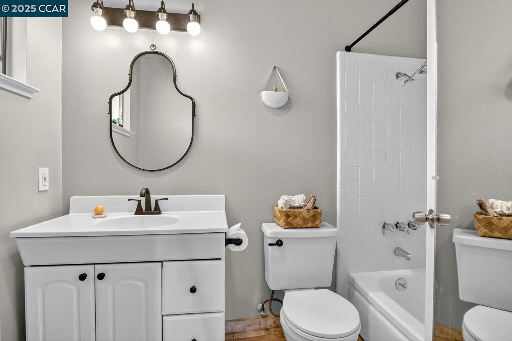 Residential for sale at 1601 Broadway 9, Alameda CA featuring 3 beds and 2 baths