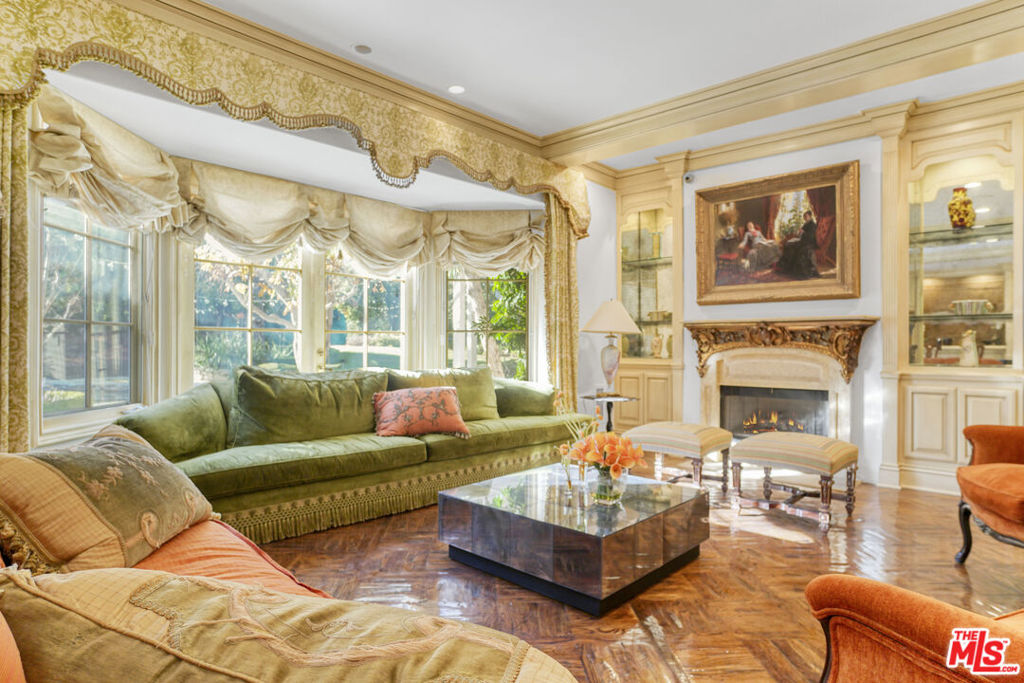 Residential Lease for rent at 821 N Whittier Drive, Beverly Hills CA featuring 6 beds and 7 baths