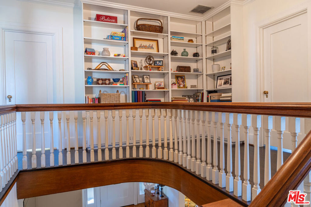 Residential Lease for rent at 149 N VAN NESS Avenue, Los Angeles, Los Angeles County CA featuring 5 beds and 4 baths