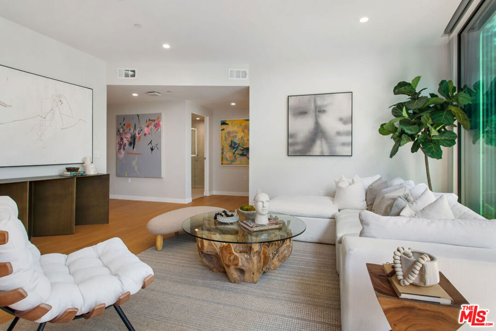 Residential Lease for rent at 11600 Dunstan Way 404, Los Angeles, Los Angeles County CA featuring 2 beds and 2 baths