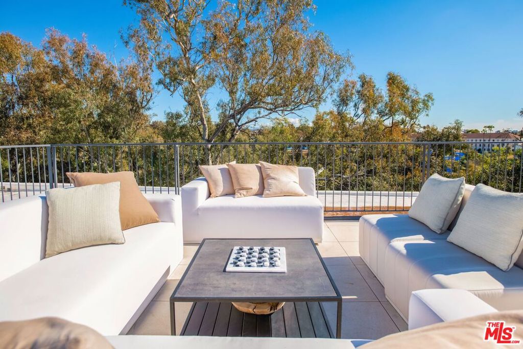 Residential Lease for rent at 11600 Dunstan Way 208, Los Angeles, Los Angeles County CA featuring 1 bed and 1 bath