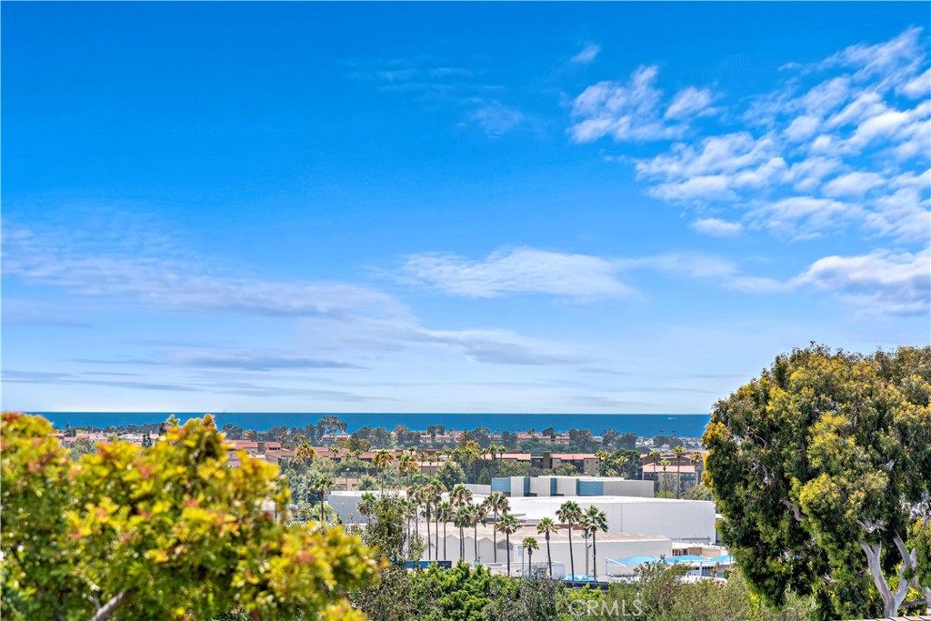 Residential Lease for rent at 2507 Alta Vista Drive, Newport Beach CA featuring 5 beds and 5 baths