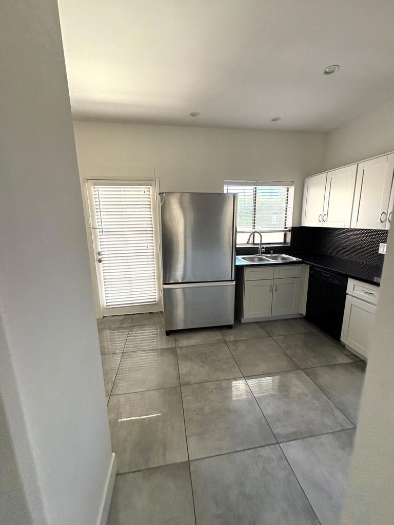 Residential for sale at 401 E Vista Chino 11, Palm Springs CA featuring 2 beds and 3 baths