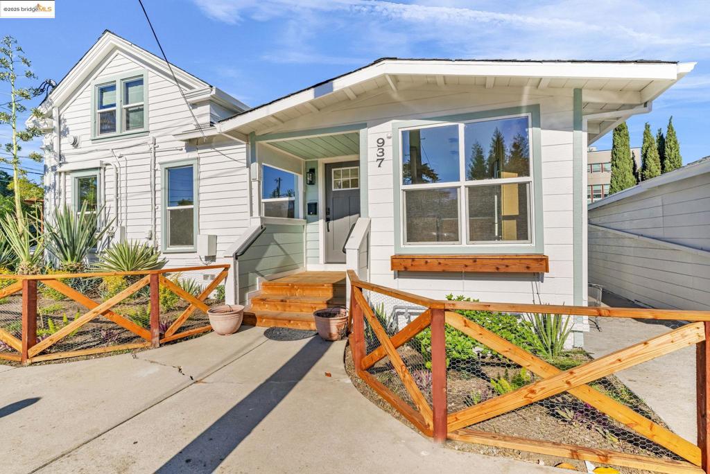 Residential Income for sale at 933 Las Juntas St, Martinez CA