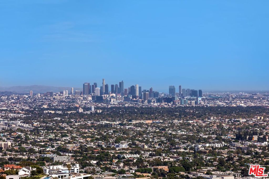 Residential Lease for rent at 1474 Blue Jay Way, Los Angeles CA featuring 6 beds and 7 baths