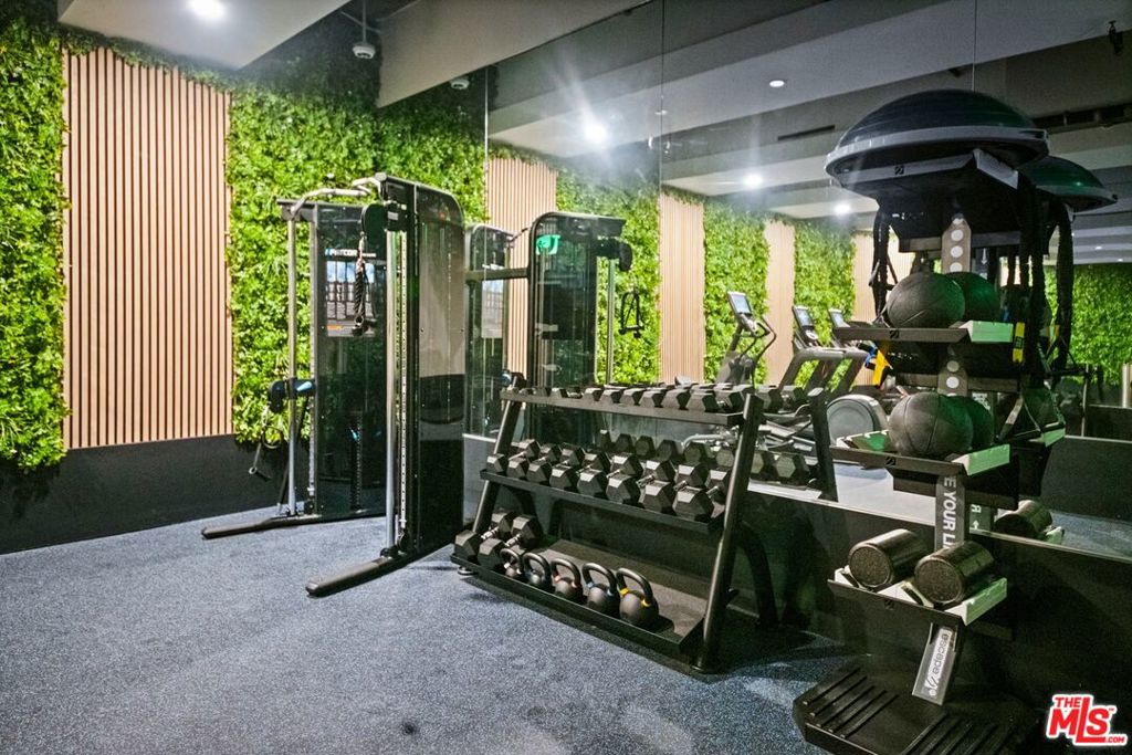 Residential Lease for rent at 160 N La Peer Drive 201, Beverly Hills, Los Angeles County CA featuring 2 beds and 3 baths