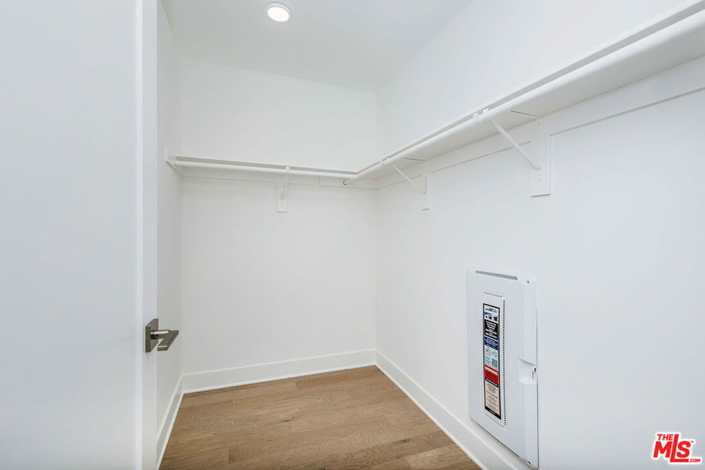 Residential Lease for rent at 857 1/2 Hyperion Ave, Los Angeles, Los Angeles County CA featuring 3 beds and 4 baths