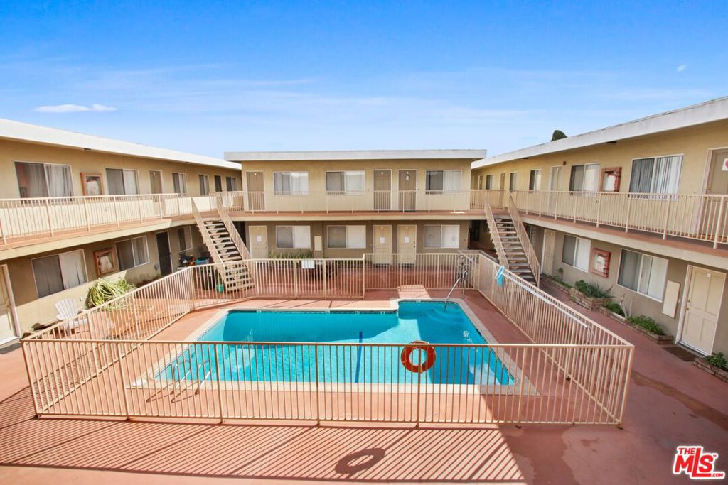 Residential Lease for rent at 14108 Doty Avenue 38, Hawthorne CA featuring 1 bed and 1 bath