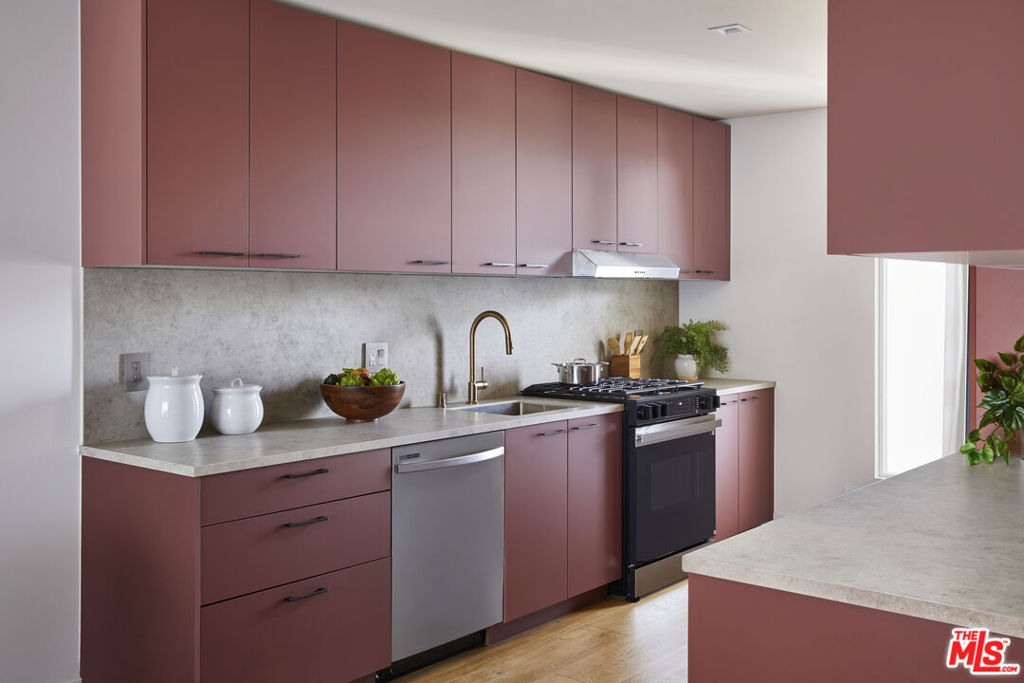 Residential Lease for rent at 12425 Texas Avenue 8, Los Angeles, Los Angeles County CA featuring 2 beds and 2 baths