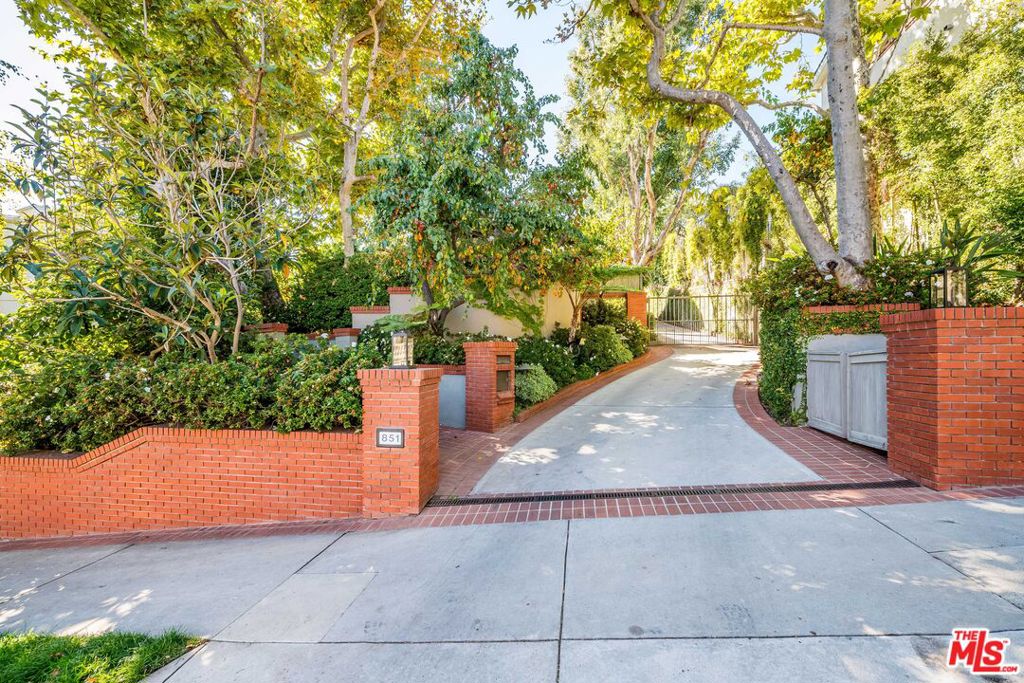 Residential Lease for rent at 851 Glenmont Avenue, Los Angeles, Los Angeles County CA featuring 4 beds and 5 baths