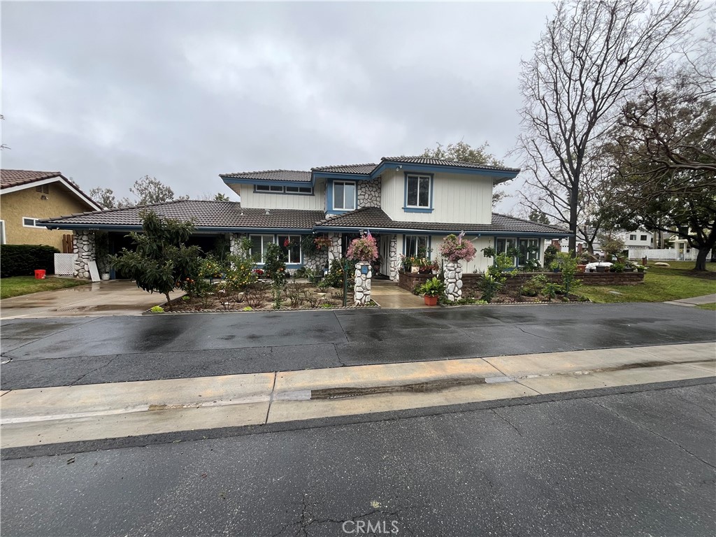 Residential Lease for rent at 24332 Lake Shore, Lake Forest CA featuring 1 bed and 1 bath