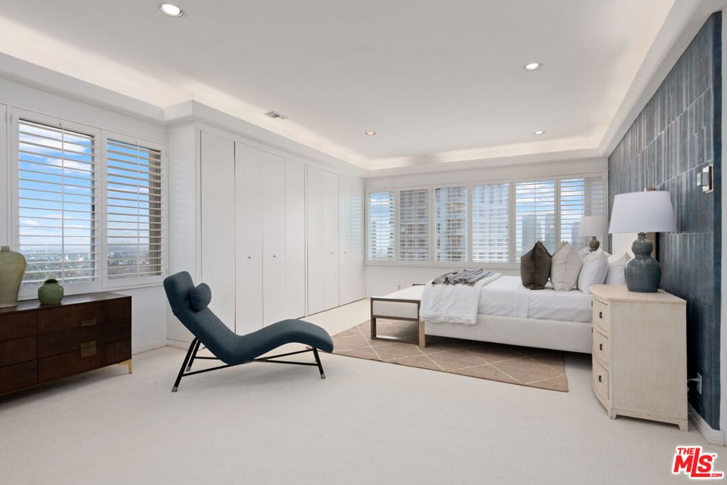 Active for sale at Los Angeles, CA, Los Angeles, CA CA and 5 baths