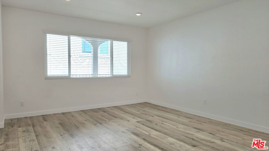Residential Lease for rent at 1650 S Bentley Avenue 302, Los Angeles, Los Angeles County CA featuring 3 beds and 2 baths