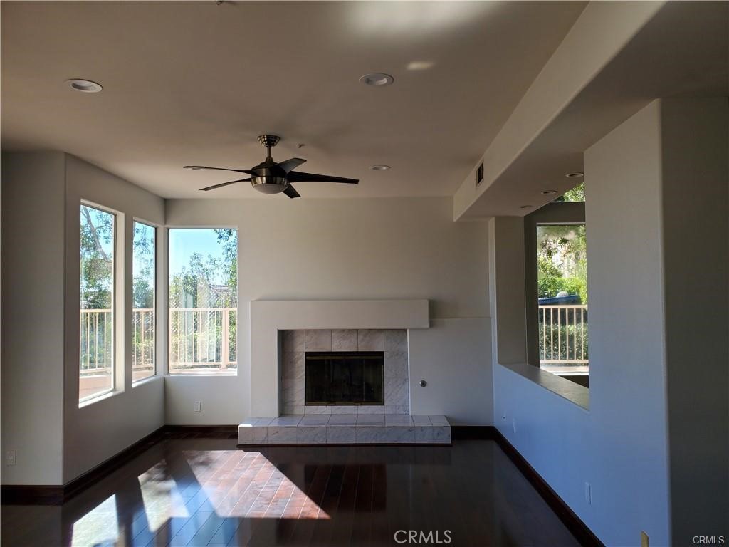 Residential Lease for rent at 1904 Caminito De La Luna, Glendale, Los Angeles County CA featuring 3 beds and 3 baths
