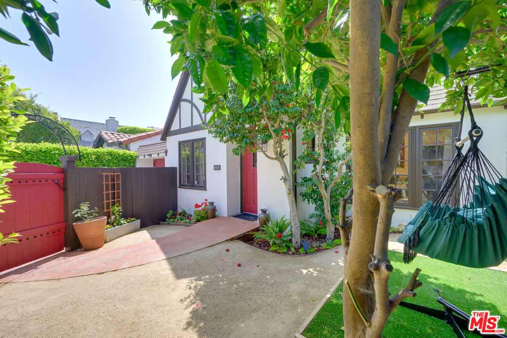 Residential Lease for rent at 8818 Rosewood Avenue, West Hollywood, Los Angeles County CA featuring 5 beds and 3 baths