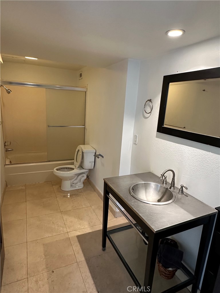 Residential Lease for rent at 3949 Los Feliz Boulevard 212, Los Angeles, Los Angeles County CA and 1 bath