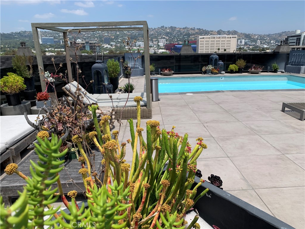 Residential Lease for rent at 8811 Burton Way 216, Los Angeles, Los Angeles County CA and 1 bath