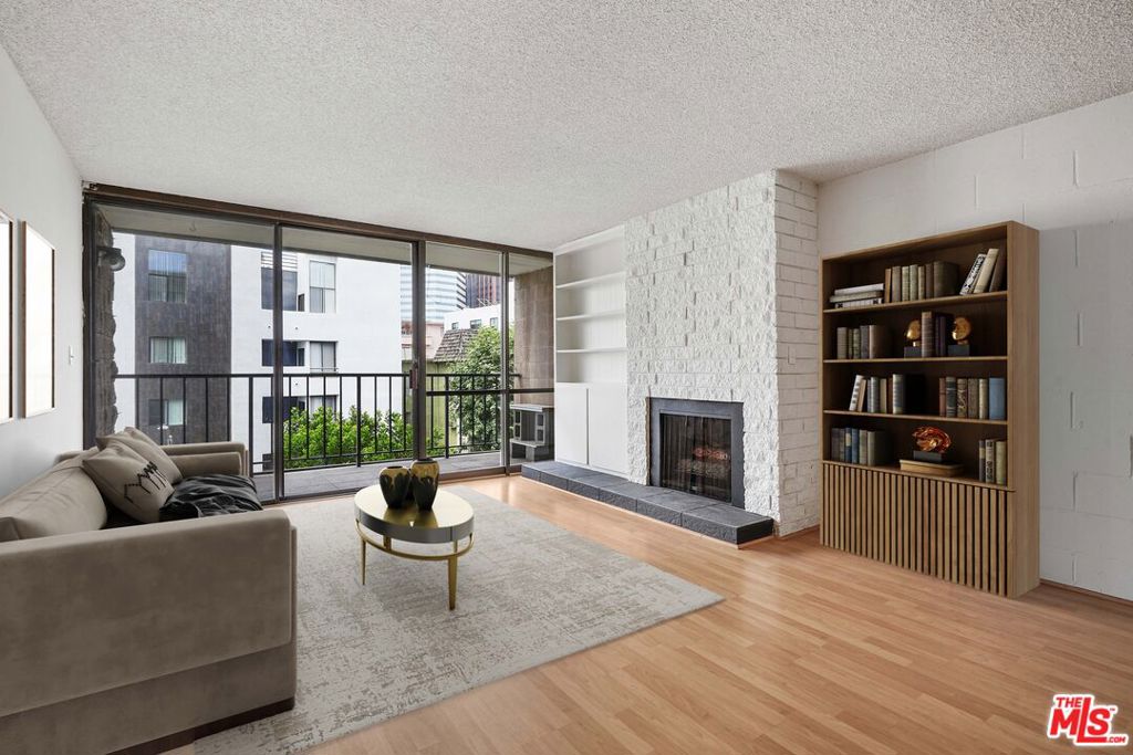 Residential Lease for rent at 10966 Rochester Avenue 3C, Los Angeles, Los Angeles County CA featuring 2 beds and 2 baths