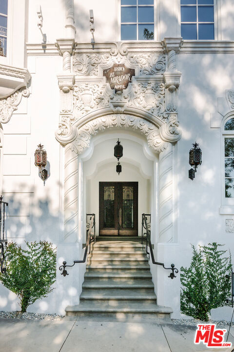 Residential Lease for rent at 1302 N Sweetzer Avenue 202, West Hollywood, Los Angeles County CA featuring 1 bed and 1 bath