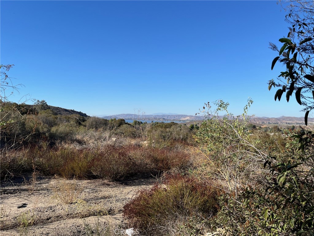 Residential Lease for rent at 34655 Borchard B, Lake Elsinore CA featuring 2 beds and 1 bath