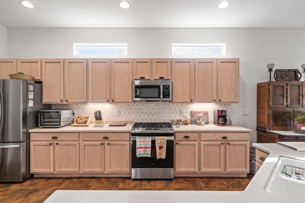 Residential Lease for rent at 44129 Royal Troon Drive, Indio CA featuring 2 beds and 2 baths