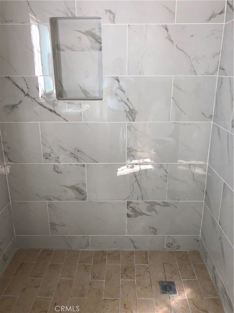 Residential Lease for rent at 144 W 94th Street, Los Angeles, Los Angeles County CA featuring 1 bed and 1 bath