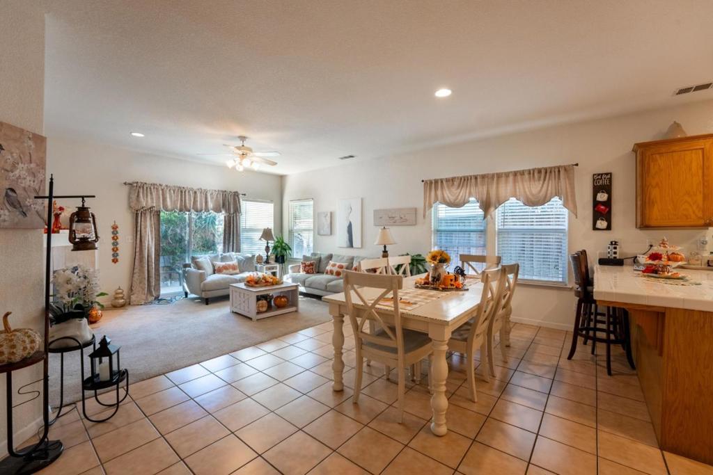 Residential for sale at 2919 Las Flores Circle, Los Banos CA featuring 3 beds and 2 baths