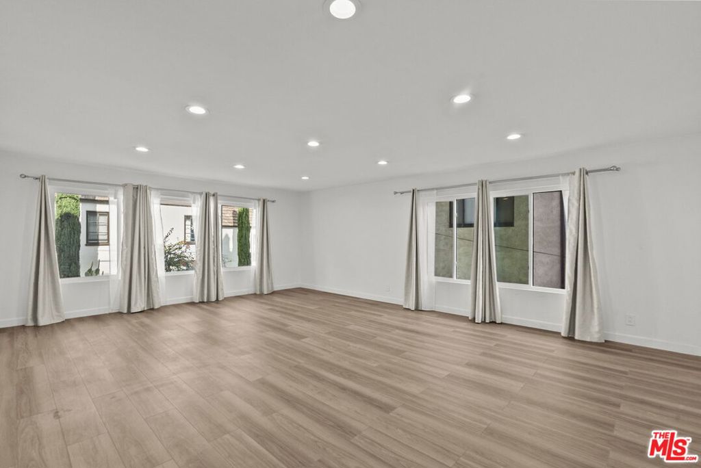 Residential Lease for rent at 3663 Los Feliz Boulevard 4, Los Angeles, Los Angeles County CA featuring 2 beds and 2 baths