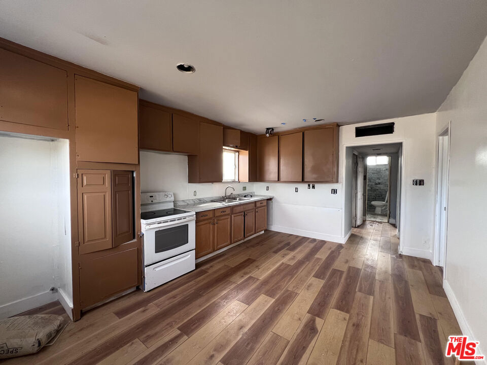 Residential Lease for rent at 11916 Long Beach Boulevard, Lynwood CA featuring 3 beds and 2 baths