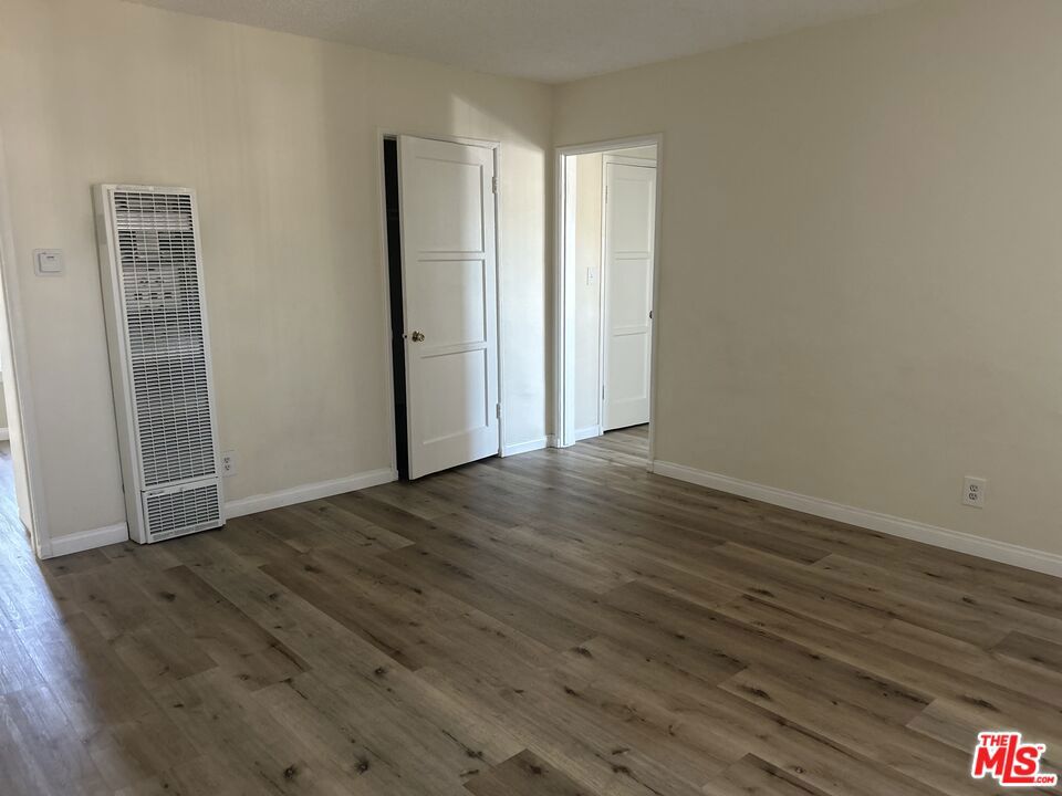 Residential Lease for rent at 626 E Fairview Boulevard 4, Inglewood, Los Angeles County CA featuring 2 beds and 1 bath