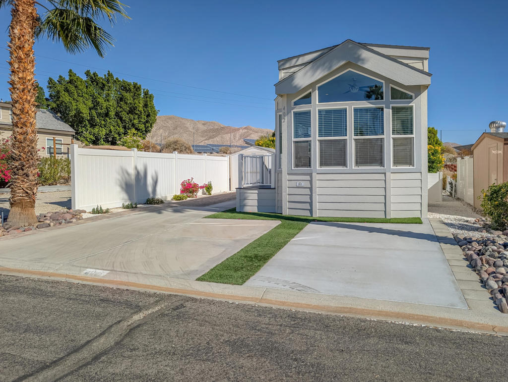 Manufactured In Park for sale at 70200 Dillon Road 402, Desert Hot Springs CA featuring 1 bed and 1 bath