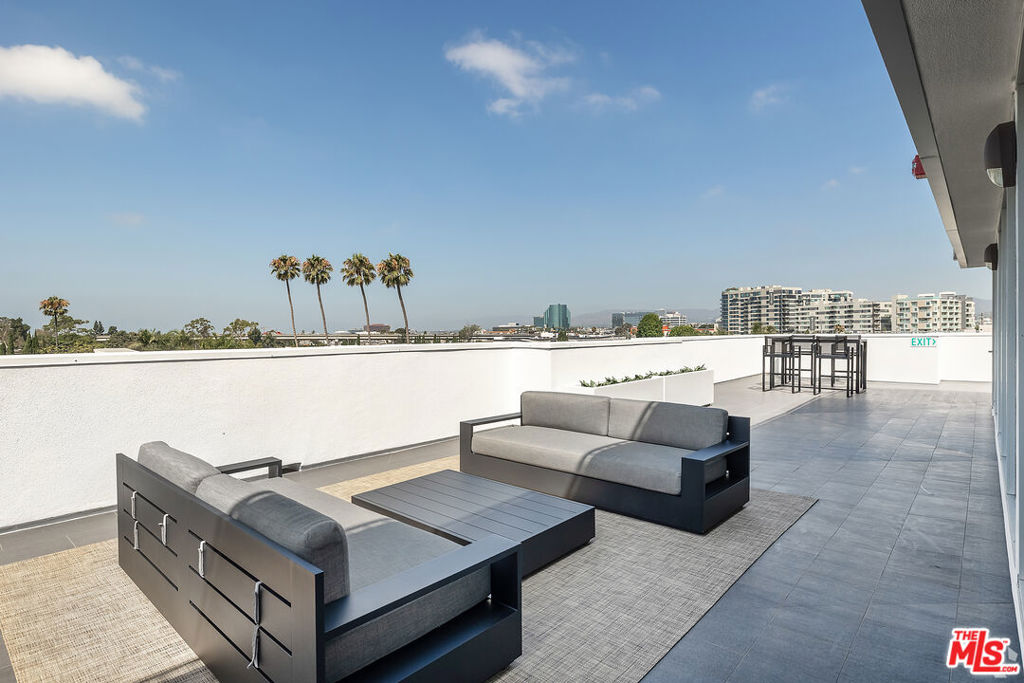 Residential Lease for rent at 2600 S Sepulveda Boulevard Unit 407, Los Angeles, Los Angeles County CA featuring 4 beds and 4 baths