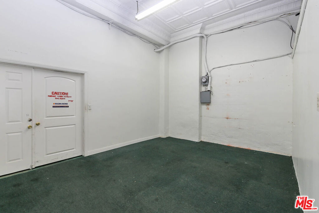 Residential Lease for rent at 4015 W OLYMPIC Boulevard, Los Angeles, Los Angeles County CA and 1 bath