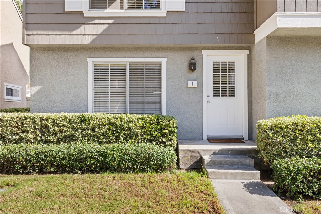 Residential Lease for rent at 7 Thicket, Irvine CA featuring 2 beds and 2 baths