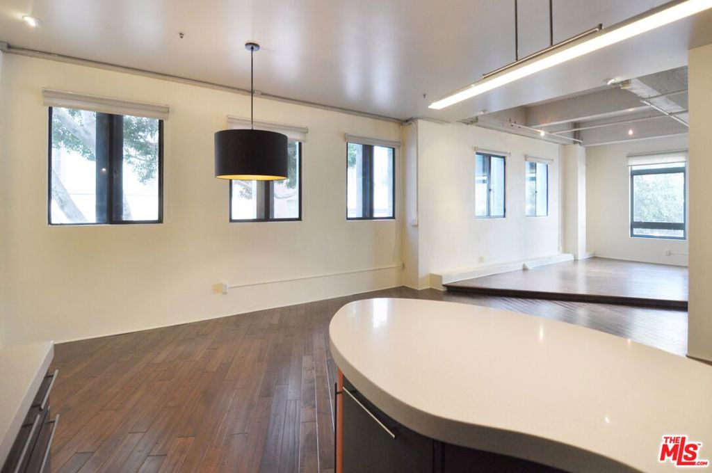 Residential Lease for rent at 849 S Broadway M8, Los Angeles, Los Angeles County CA featuring 1 bed and 2 baths